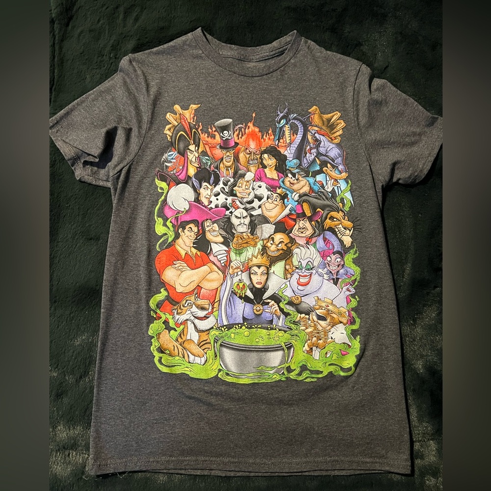 Disney Villains Gray T-shirt Size S